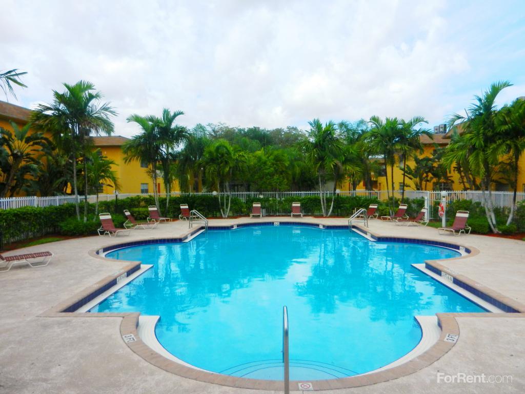 Emerald Palms Apartments, Dania Beach FL Walk Score