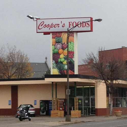 photo of Cooper's Foods at 259 Nugent St St Paul MN 55102