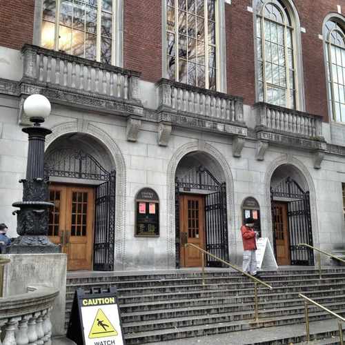 photo of Multnomah County Central Library at 801 Southwest 10th Avenue Portland OR 97205