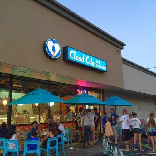 photo of Cloud City Ice Cream at 4525 Southeast Woodstock Boulevard Portland OR 97206