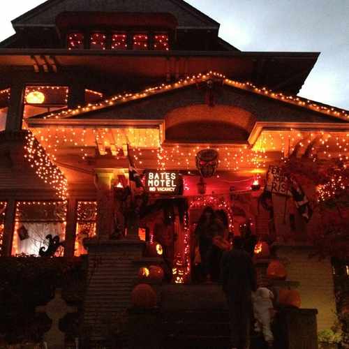 photo of The Bates Motel at 937 17th Avenue East Seattle WA 98112