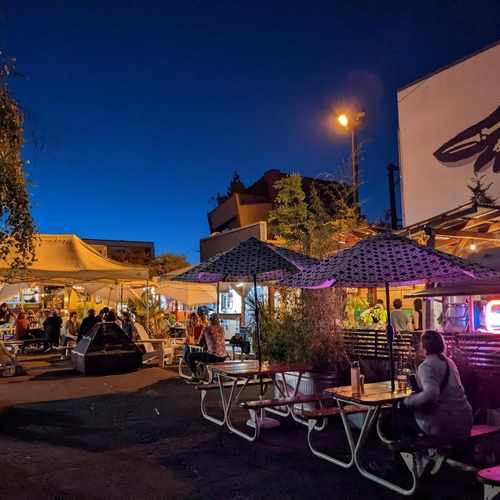 photo of Pod 28 Laurelhurst Food Carts at 113 Southeast 28th Avenue Portland OR 97214