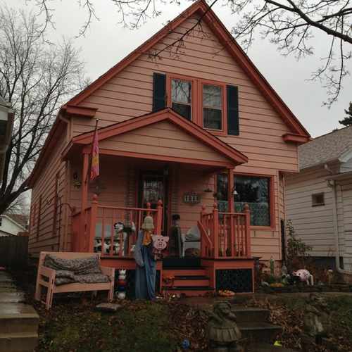photo of The Pink Pig House at 1099 South 74th Street West Allis WI 53214