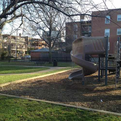 photo of DeMun Park at 830 De Mun Avenue Clayton MO 63105