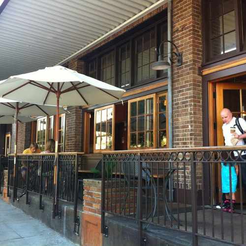 photo of The Essential Baking Company at 3398 Woodlawn Ave N Seattle WA 98103