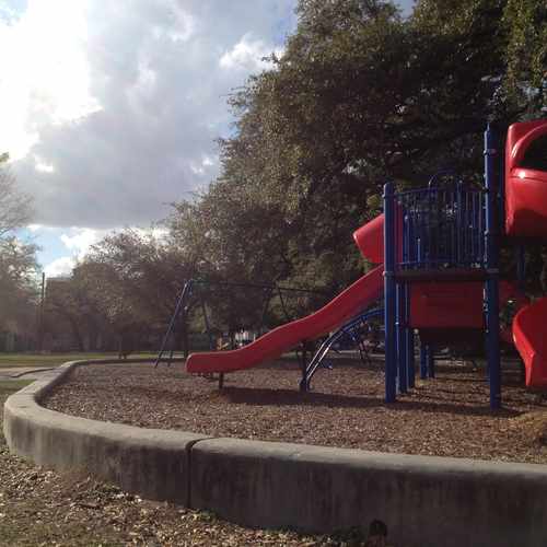 photo of Woodland Park at 212 Parkview Street Houston TX 77009