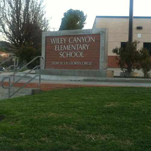 photo of Wiley Canyon Elementary School at 24240 La Glorita Circle Santa Clarita CA 91321