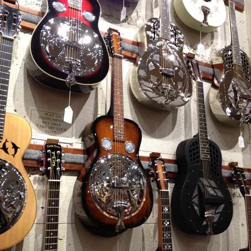 photo of Dusty Strings at 3406 Fremont Avenue North Seattle WA 98103