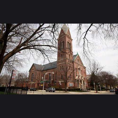 photo of St Matthias Church at 4927 North Claremont Avenue Chicago IL 60625