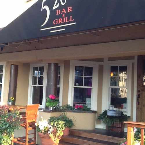 photo of 520 Bar and Grill at 101st Avenue Southeast Bellevue WA 98004