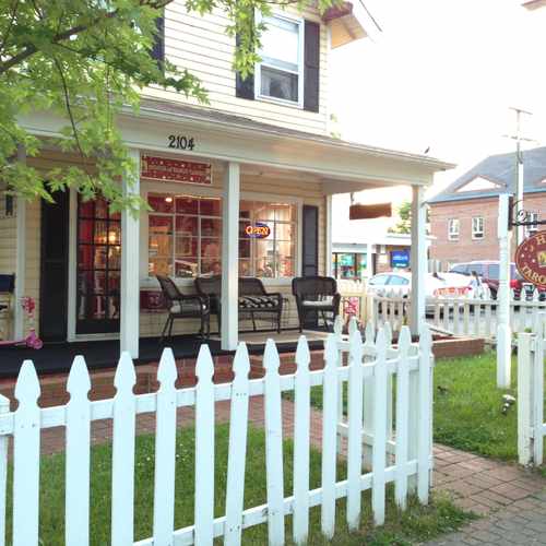 photo of Little Yellow House at 2104 Mount Vernon Avenue Alexandria VA 22301
