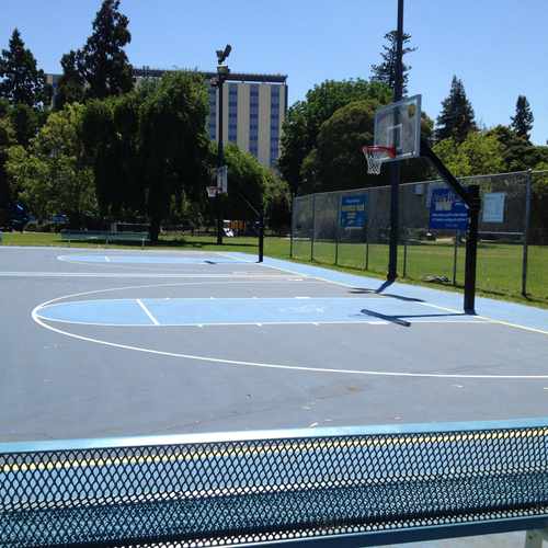photo of Mosswood Basketball Court at 397 West MacArthur Boulevard Oakland CA 94609