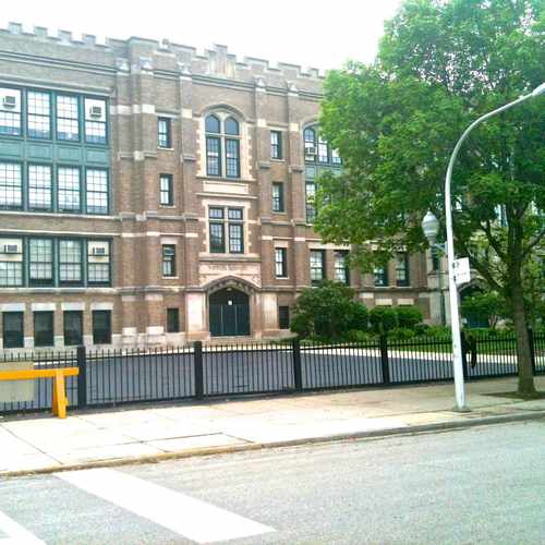 photo of Beaubien Elementary School at 5025 North Laramie Avenue Chicago IL 60630