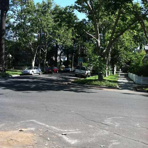 photo of Round Corner at 2333 S Street Sacramento CA 95816