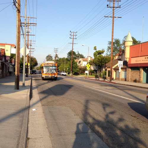 photo of Metro at 5233 Whitsett Avenue Los Angeles CA 91607