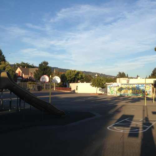 photo of Crocker Highlands Elementary School at 1087 Hubert Road Oakland CA 94610