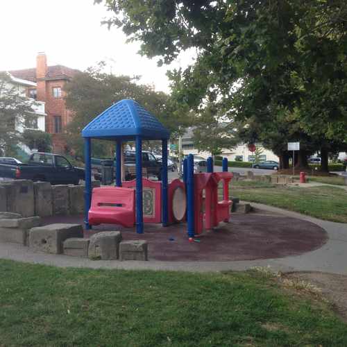 photo of Lakeshore/Mandana park at 3546 Lakeshore Avenue Oakland CA 94610