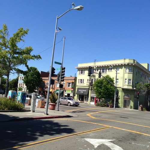 photo of Telegraph Av:Alcatraz Av at 6435 Telegraph Avenue Oakland CA 94609