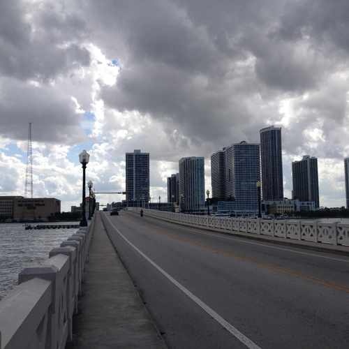 photo of Venetian Causeway at 600 NE 15th St Miami FL 33139