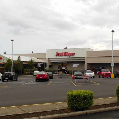 photo of Fred Meyer at 5253 Southeast 82nd Avenue Portland OR 97266