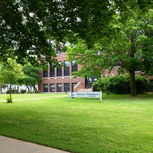photo of Emerson Elementary School at 2418 East Johnson Street Madison WI 53704