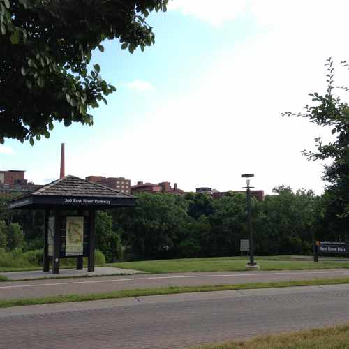 photo of East River Parkway at 351 East River Parkway Minneapolis MN 55455