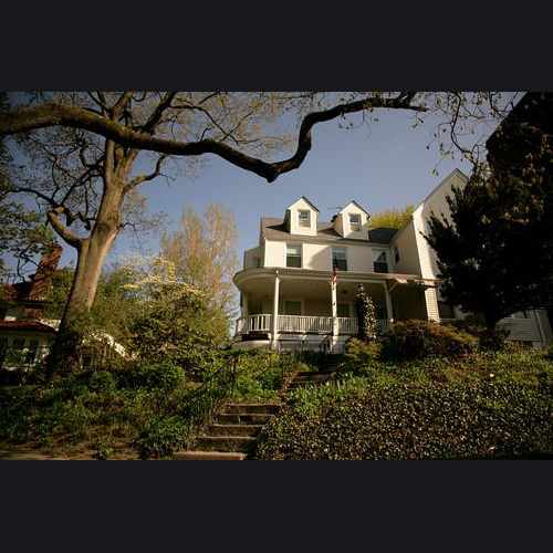 photo of Kew Gardens Houses at 84-49 127th Street Queens NY 11415