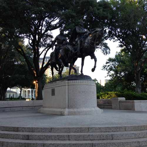 photo of Robert E Lee Park at 3400 Turtle Creek Boulevard Dallas TX 75219