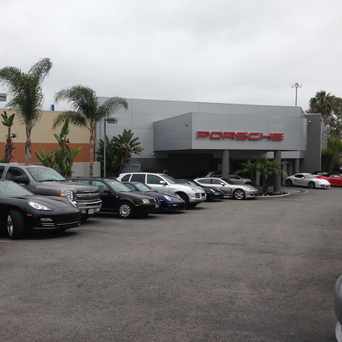 Photo of Circle Porsche in Traffic Circle, Long Beach